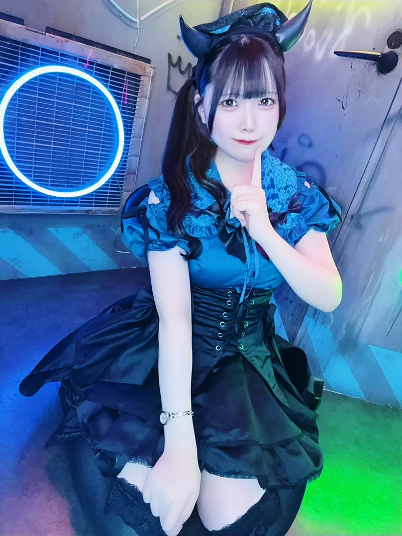 みら